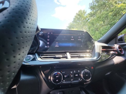 Certified 2025 Chevrolet Trax RS w/ Sunroof Package image 18
