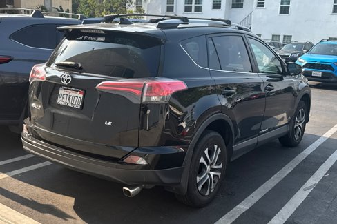 Used 2018 Toyota RAV4 LE image 3