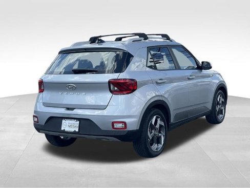 Used 2022 Hyundai Venue SEL image 5