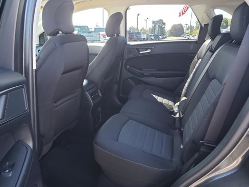 Used 2019 Ford Edge SE image 12