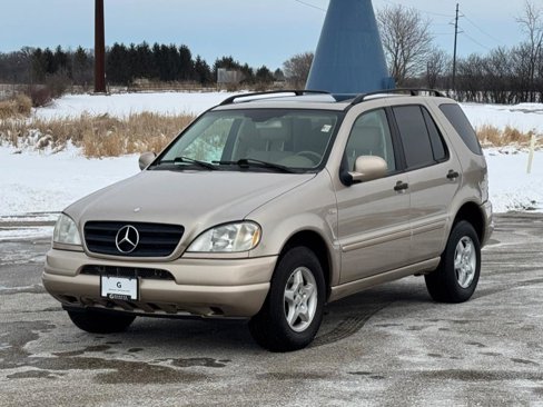 Used 2001 Mercedes-Benz ML 320 4MATIC image 2