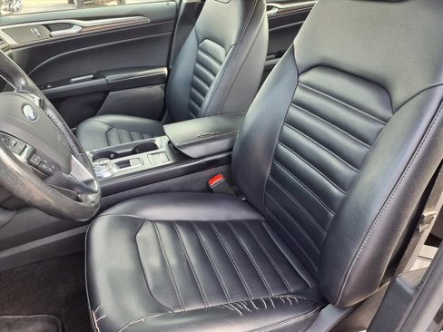 Used 2019 Ford Fusion SEL image 3