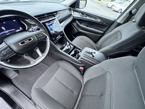Used 2022 Jeep Grand Cherokee L Laredo w/ Luxury Tech Group I image 9
