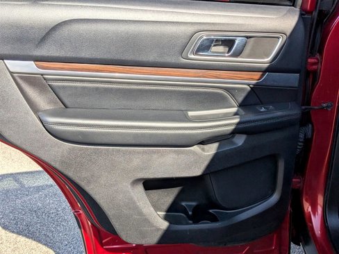 Used 2016 Ford Explorer Limited image 28