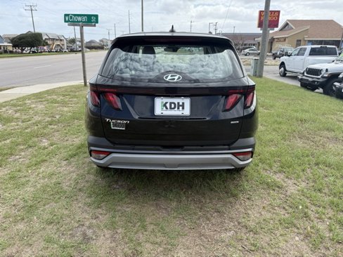 Used 2025 Hyundai Tucson SE image 5