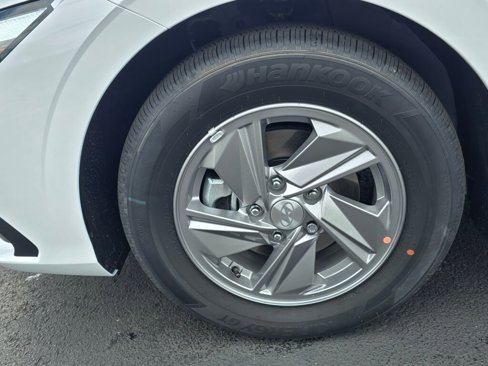 New 2025 Hyundai Elantra SE w/ Cargo Package image 11