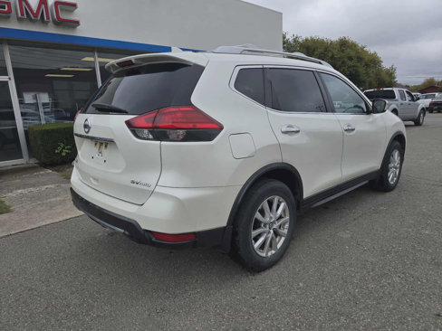 Used 2017 Nissan Rogue SV image 3