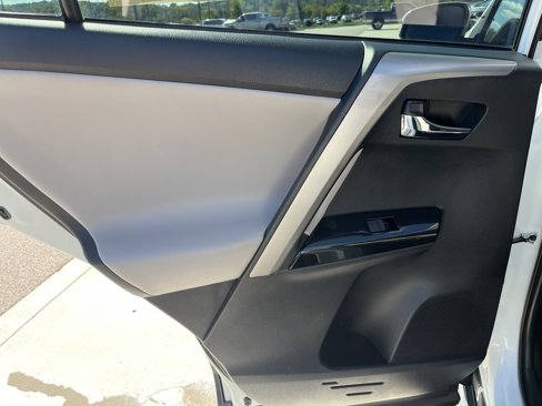 Used 2016 Toyota RAV4 Limited image 17