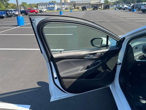 Used 2017 Chevrolet Cruze LT image 10