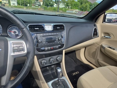 Used 2013 Chrysler 200 Touring w/ Cold Weather Group image 22