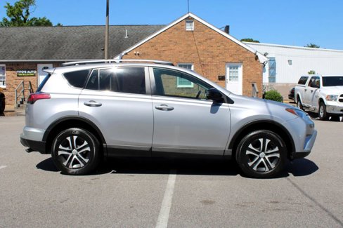 Used 2016 Toyota RAV4 LE image 9