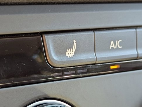 Certified 2022 Volkswagen Taos SE image 21