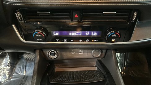 Used 2021 Nissan Rogue SV image 48