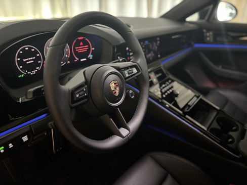 New 2025 Porsche Panamera 4 image 5