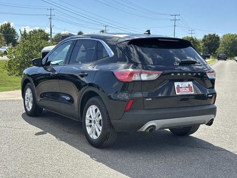 Certified 2020 Ford Escape SE image 3