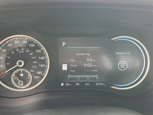 Used 2025 Genesis G70 2.5T image 24
