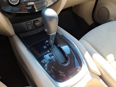 Used 2016 Nissan Rogue SV w/ SV Premium Package image 21