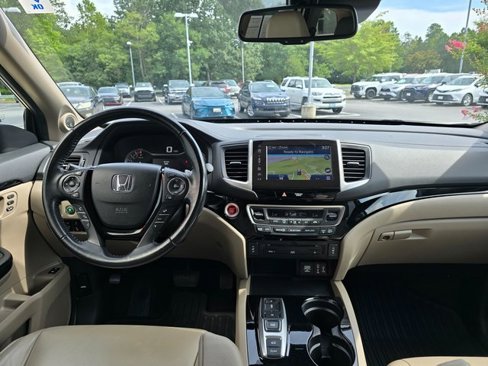 Used 2018 Honda Pilot Touring image 11