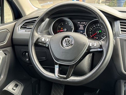 Used 2018 Volkswagen Tiguan SEL image 25