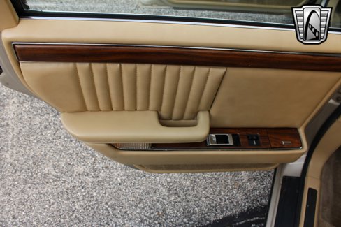 Used 1989 Chrysler New Yorker image 17