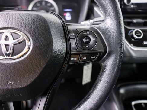 Used 2021 Toyota Corolla LE image 31