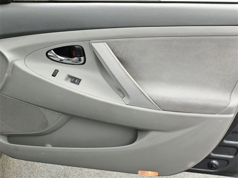 Used 2011 Toyota Camry image 15