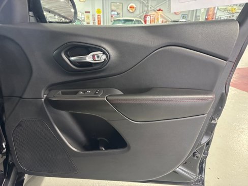 Used 2022 Jeep Cherokee Trailhawk w/ Comfort/Convenience Group image 43
