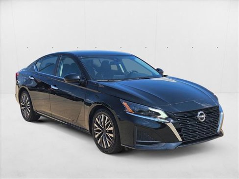 Used 2023 Nissan Altima 2.5 SV image 3