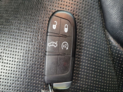 Used 2018 Chrysler 300 Limited image 32