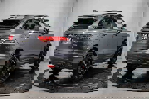 Used 2018 Jaguar F-PACE Prestige image 4