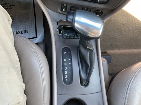 Used 2005 Pontiac Bonneville GXP image 36