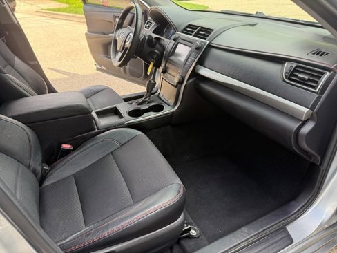 Used 2017 Toyota Camry SE image 16