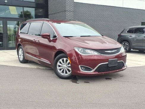 Used 2017 Chrysler Pacifica Touring-L image 1