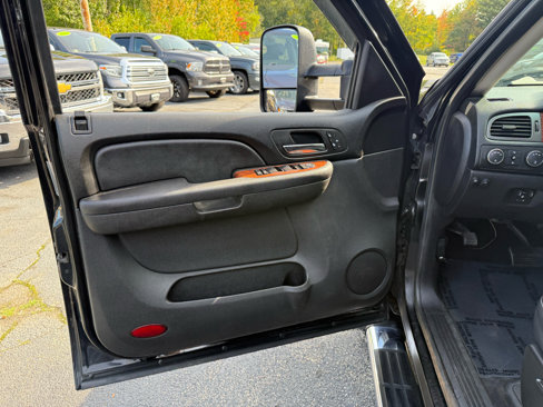 Used 2007 Chevrolet Silverado 3500 LTZ image 25