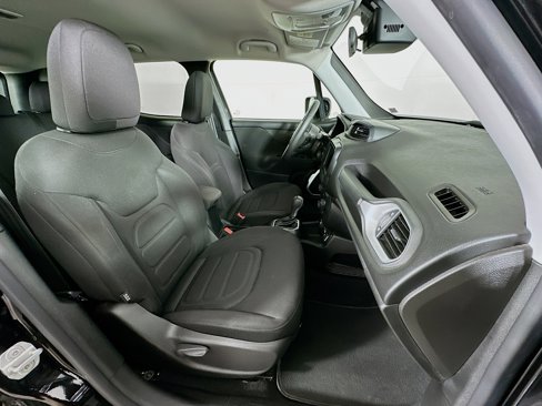 Used 2018 Jeep Renegade Latitude image 29