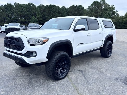 Used 2020 Toyota Tacoma TRD Off-Road image 2
