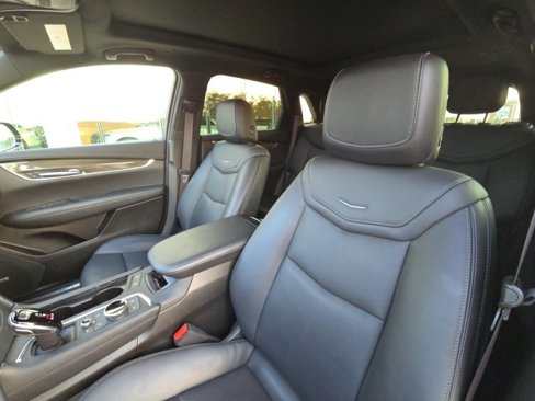 Used 2021 Cadillac XT5 Sportv w/ LPO, ONYX Package image 11