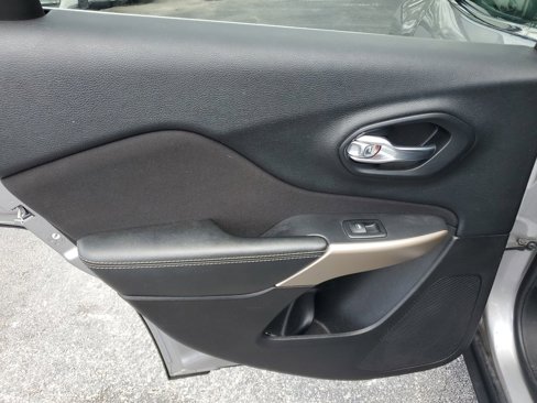 Used 2018 Jeep Cherokee Latitude image 8