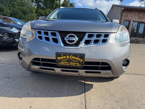 Used 2013 Nissan Rogue SV w/ Premium Pkg image 2