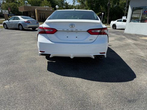 Used 2019 Toyota Camry SE image 3