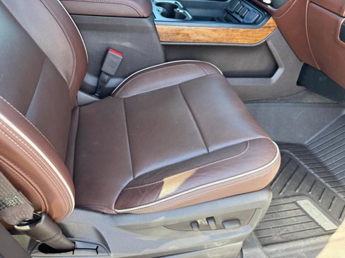 Used 2018 Chevrolet Silverado 1500 High Country image 18