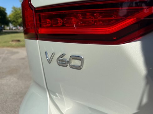 Used 2020 Volvo V60 T5 Cross Country image 39