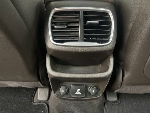 Used 2020 Hyundai Santa Fe Limited image 17