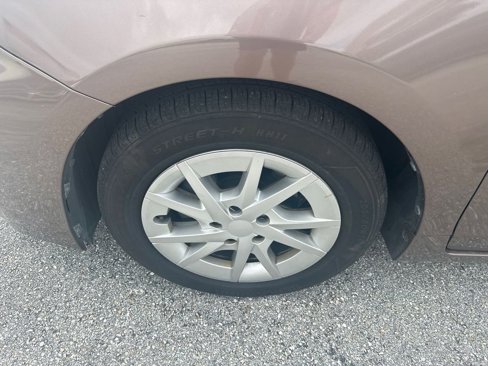 Used 2017 Toyota Prius V Three image 2