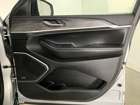 Used 2021 Jeep Grand Cherokee L Limited image 31