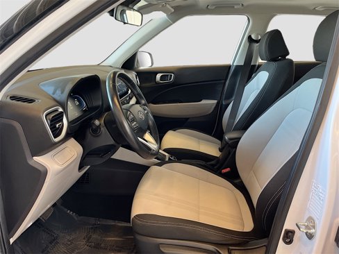 Used 2024 Hyundai Venue SEL image 19