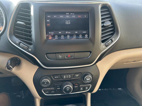 Used 2019 Jeep Cherokee Latitude w/ Popular Appearance Group image 15