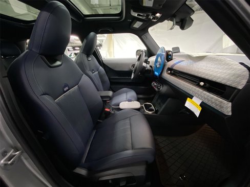 New 2025 MINI Cooper 4-Door Hardtop image 30