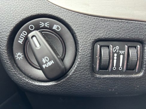 Used 2018 Dodge Grand Caravan GT image 25