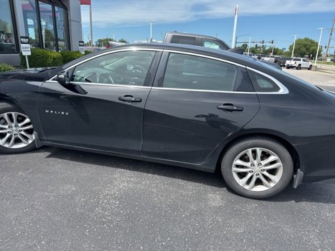 Used 2016 Chevrolet Malibu LT image 2